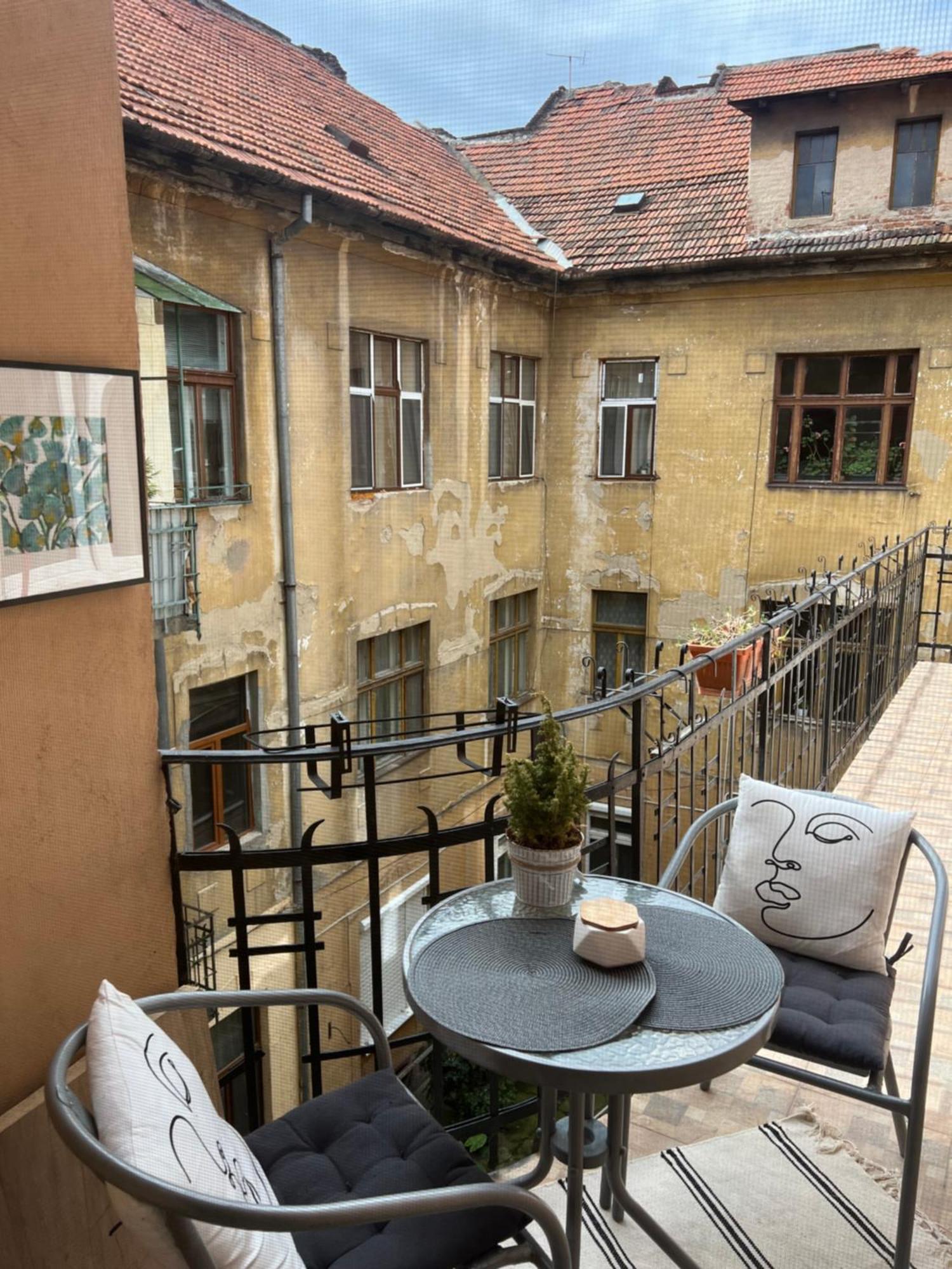 La Strada Central Apartament Oradea Exterior foto